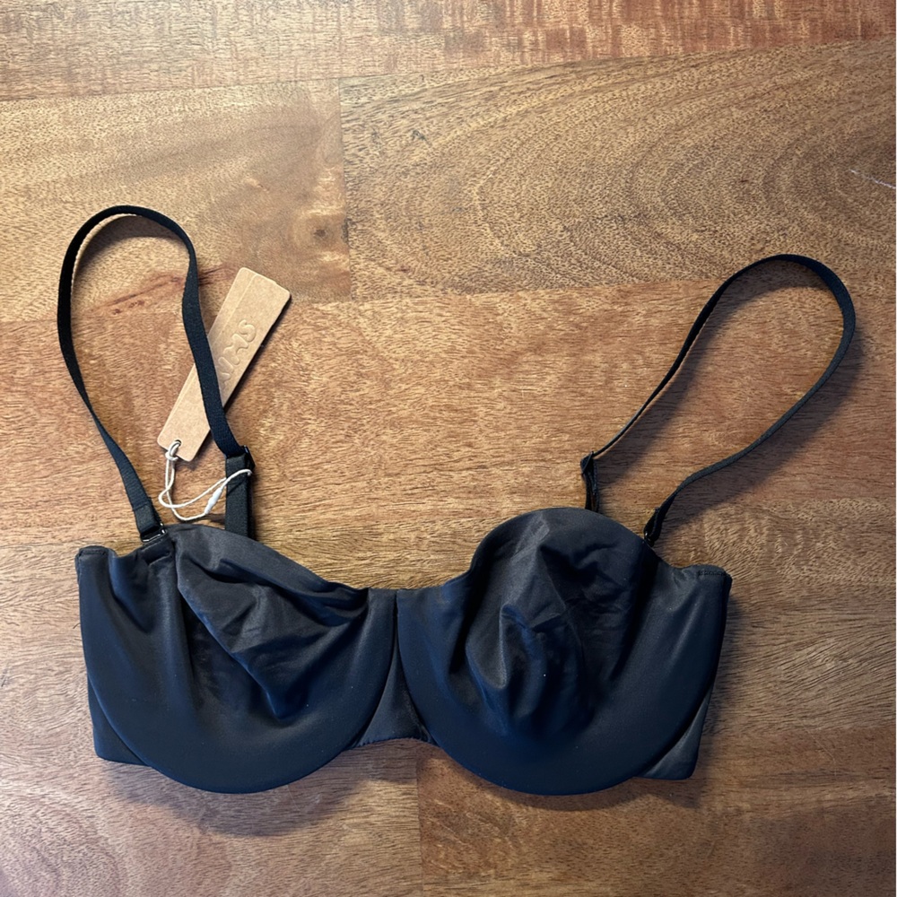 SKIMS Smoothing Intimates Strapless Bra Onyx